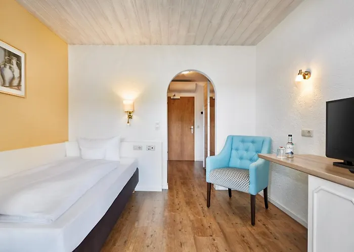 Hotel H+