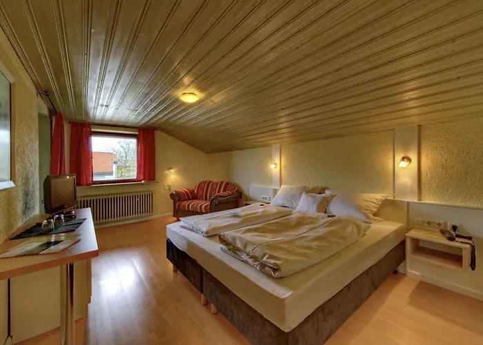 Hotel H+